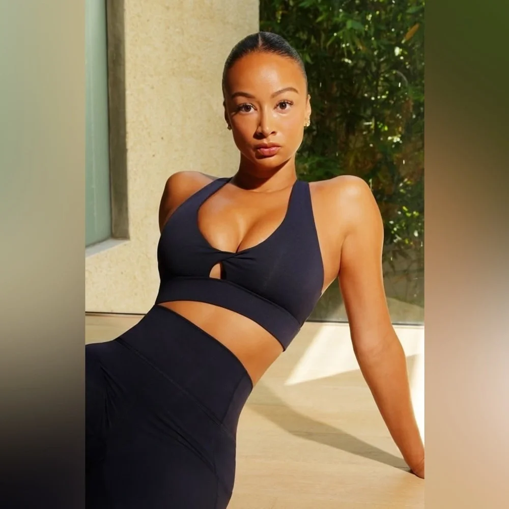 Fabletics Oasis Twist Medium Impact Sports Bra